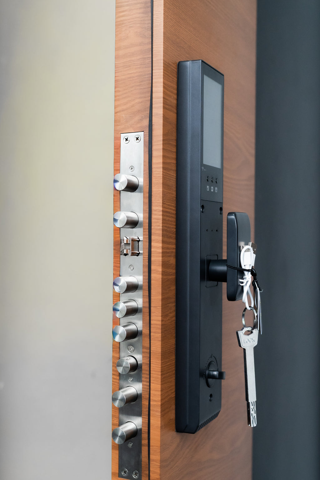 CU DEFECTE ESTETICE - Ușă de intrare securizată, termoizolată IronDOOR27 98×208 cm