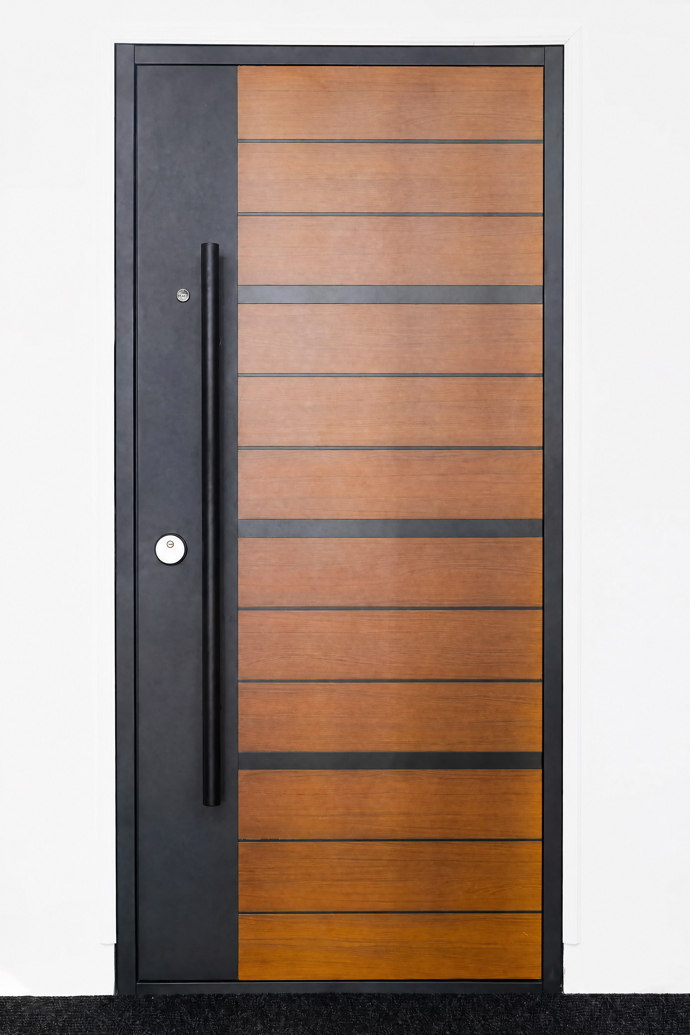 Hőszigetelt biztonsági bejárati ajtó IronDOOR24 98×208 cm - Prémium kivitel: 100mm-es profil, rejtett zsanérral